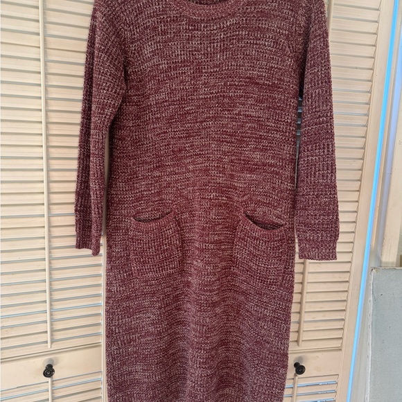 Dresses & Skirts - Elegant Maroon Knit Dress
